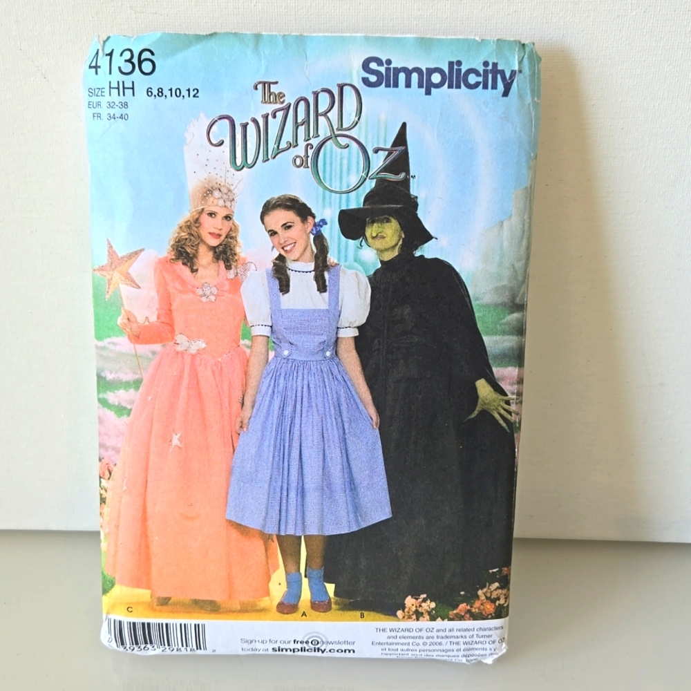 SIMPLICITY "WICKED" Or Wizard Of OZ  COSTUME SEWING PATTERN